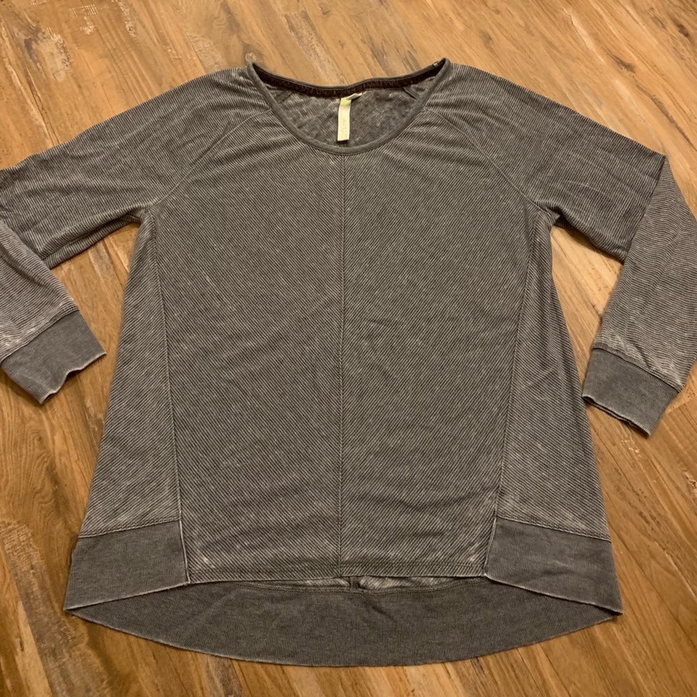 Women’s long sleeve tee